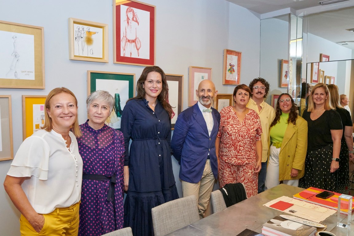 Foto de <p>Las firmas grancanarias Ogadenia Couture y Como la trucha al trucho se incorporan a la Asociación de Creadores Moda España gracias al apoyo del Cabildo</p>
